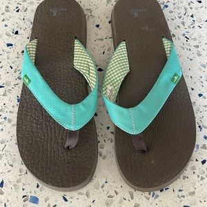 Sanuk Blue Flip Flop Sandals NWOT. Size 10